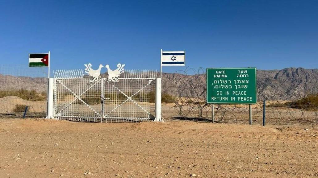 إسرائيل تعيد نشر قواتها وتفعّل مواقع عسكرية مهجورة على الحدود مع الأردن خشية تهديدات إيرانية عبر جماعات عراقية والحوثيين. جيش الاحتلال ينشئ منظومة دفا...