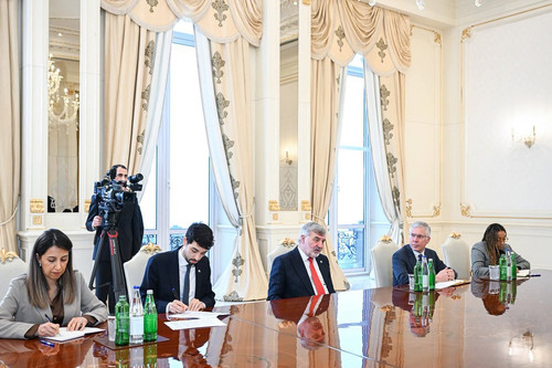 G7y D0jbUAA0Dzt.jpg
