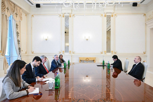 G7y DwaaUAAix3P.jpg