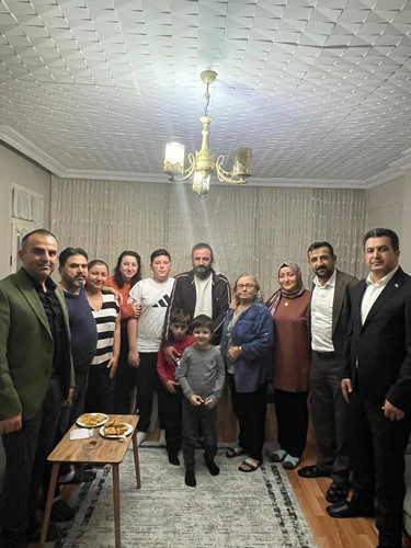 G71LqeUW4AAauNH.jpg