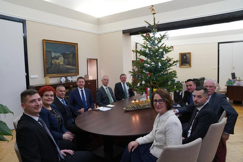 577039361 1439302231539839 4595018447823450975 n.jpg?stp=dst jpg p180x540 tt6& nc cat=111&ccb=1 7& n.jpg