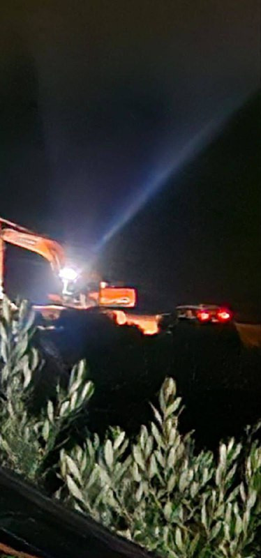 مصادر محلية: جرافات المستوطنين تقتحم أراضي الفلسطينيين في سهل ترمسعيا شمال شرق رام الله بالضفة الغربية...