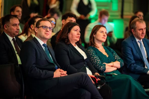 597850962 881553067545029 7195674478642765071 n.jpg?stp=dst jpg s590x590 tt6& nc cat=106&ccb=1 7& nc.jpg