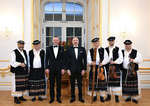 G7t7UDZWsAArR2U.jpg