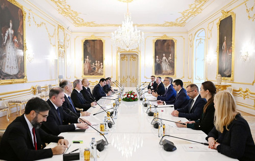 G7uC0CEaEAAaAVc.jpg