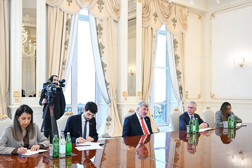 G7zeCf5WwAAOeK1.jpg