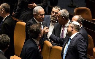 قال نتنياهو لأعضاء في ائتلافه الحكومي بشأن قانون التجنيد إن إجراء الانتخابات في هذا التوقيت سيكون خطأ. ووفقًا للتقرير، فقد تعهد نتنياهو بالعمل على إقر...