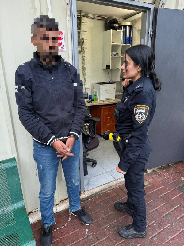 قوات الاحتلال تقتحم وتعتقل عامل فلسطيني في مستوطنة رحوفوت بالداخل المحتل...