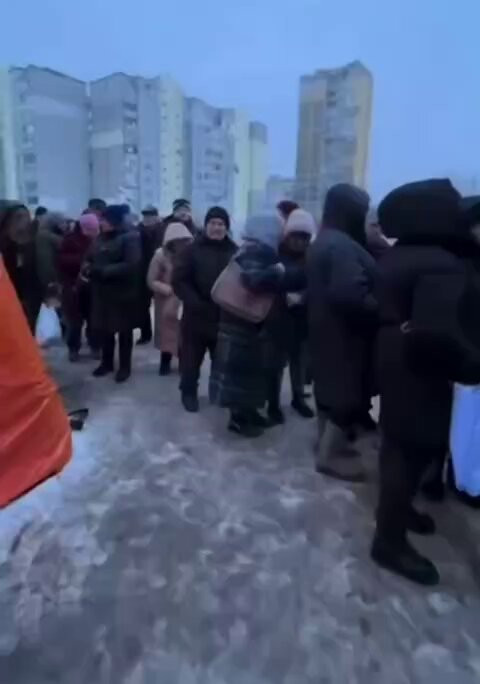 8QM16 qul7PbQFp0.jpg