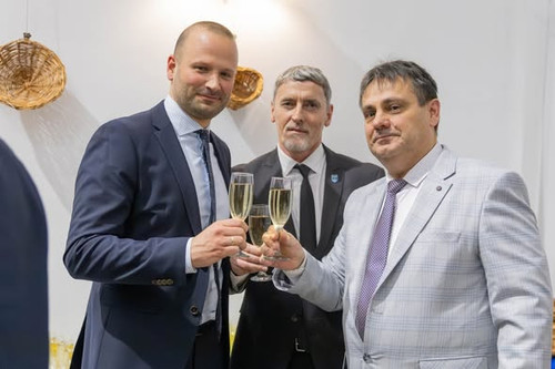 621855872 1751644719532611 5252236105213753297 n.jpg?stp=dst jpg s590x590 tt6& nc cat=108&ccb=1 7& n.jpg