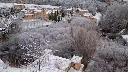 QPwiIC jAXcj4vuV.jpg