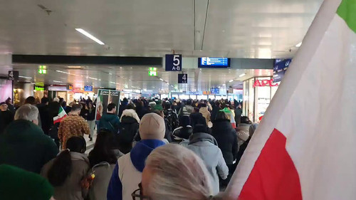 JWCfmHUSADwA 6Pq.jpg