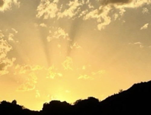 G gR9YBWwAAEW4C.jpg