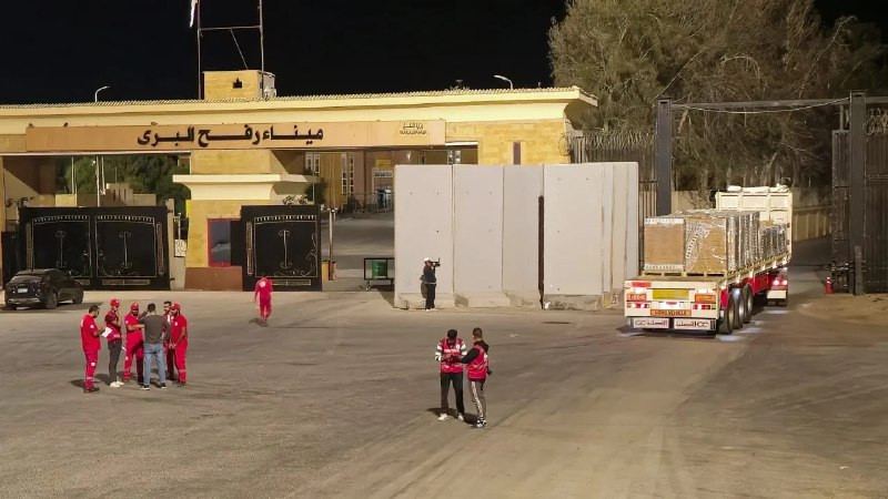 صحيفة "هآرتس" :

- من المقرر أن تشرف قوة أوروبية على الأمن الفلسطيني في معبر رفح، لكن "إسرائيل" لا تثق بالطرفين

- "إسرائيل" طلبت من الولايات المتحدة ...