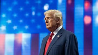 ترمب: استخدمنا سلاحًا سريًا جديدًا في عملية اعتقال مادورو في فنزويلا

- ترمب: السلاح السري الجديد "المربك" عطل أجهزة العدو عندما اعتقلت قواتنا مادورو ...