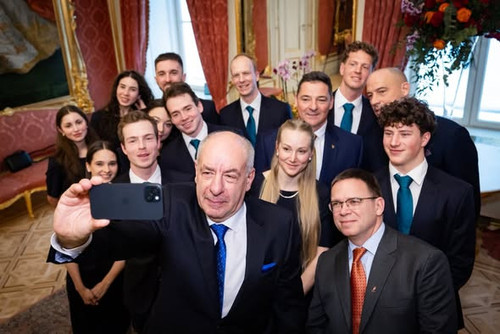 619656584 122271441266239180 3032572005417565630 n.jpg?stp=dst jpg s590x590 tt6& nc cat=110&ccb=1 7&.jpg