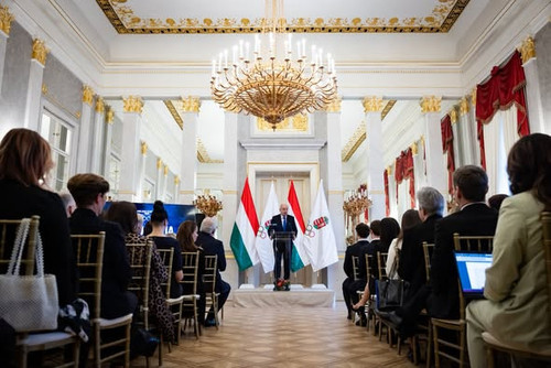 621831264 122271441326239180 8936965925505626483 n.jpg?stp=dst jpg s590x590 tt6& nc cat=106&ccb=1 7&.jpg