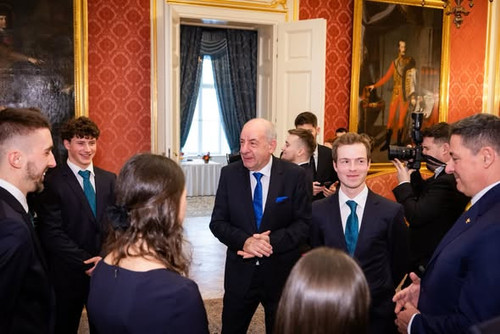 618744587 122271441338239180 7129141044152586906 n.jpg?stp=dst jpg s590x590 tt6& nc cat=106&ccb=1 7&.jpg