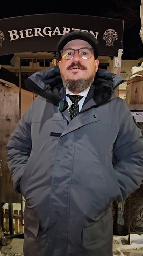 htaJl3dizRXdM7zs.jpg