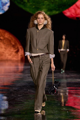 G YIzGyWQAESgpG?format=jpg.jpg