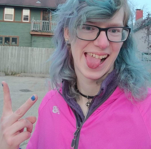 G4iMP4BXQAALbU3.jpg