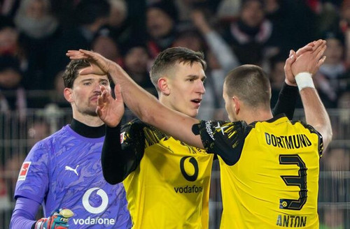 Nico Schlotterbeck Borussia Dortmund 696x456.jpg