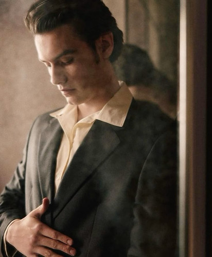 louis partridge (4).jpg