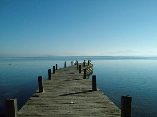 molo sul lago trasimeno.jpg
