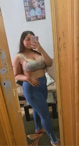 محجبة مصريه كيرفي تعمل نودز لحبيبها عشان تهيجه و تحك كسها بالمخدة 5