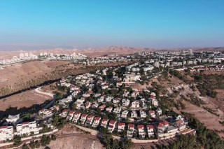 القناة 14 العبرية: المجلس الوزاري المصغر صدق على شرعنة 19 مستوطنة جديدة في الضفة الغربية. بعض المستوطنات التي صدق عليها المجلس جديدة وأخرى جرى التصديق...
