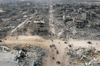 ذكرت صحيفة هآرتس أن الولايات المتحدة تمارس ضغوطًا على الوسطاء لدفع حماس إلى القبول بنزع سلاحها، لكن من المتوقع أن تعلن عن مجلس السلام وعن المرحلة الثا...