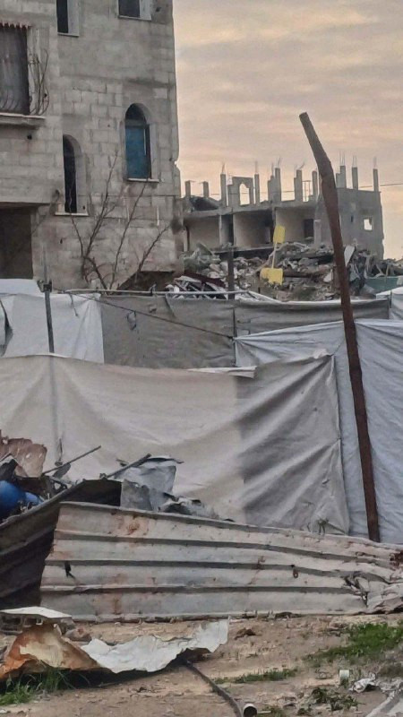 تلاعب مستمر بـ"الخط الأصفر" وخرق للاتفاق.. جيش الاحتلال يضع مكعبات صفراء في وسط حارة أبو شاب والرقب، مقابل "محافظة خانيونس سابقًا"، جنوب قطاع غزة....