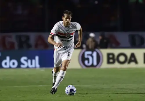 Torcedores do São Paulo reagem e desaprovam desempenho de Rafael Tolói na temporada 2023