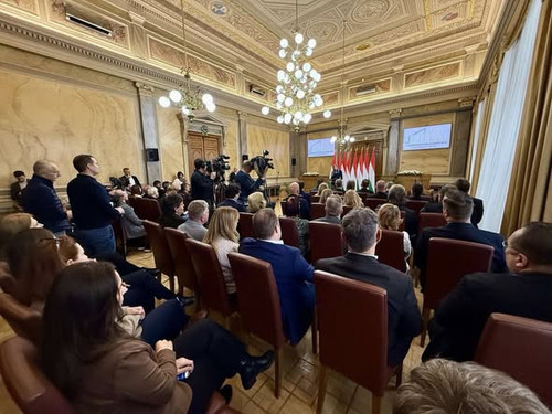 616504596 1423128269260703 3837397097627271608 n.jpg?stp=cp6 dst jpg s590x590 tt6& nc cat=101&ccb=1 .jpg