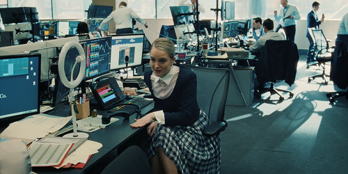 Industry.S03E02.Smoke.and.Mirrors.1080p.AMZN.WEB DL.CZ EN.DD+5.1.x265 My.mkv 20260113 201524.896.jpg