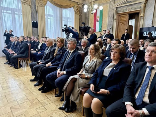 615483576 1423128222594041 2016016608923722626 n.jpg?stp=cp6 dst jpg s590x590 tt6& nc cat=101&ccb=1 .jpg