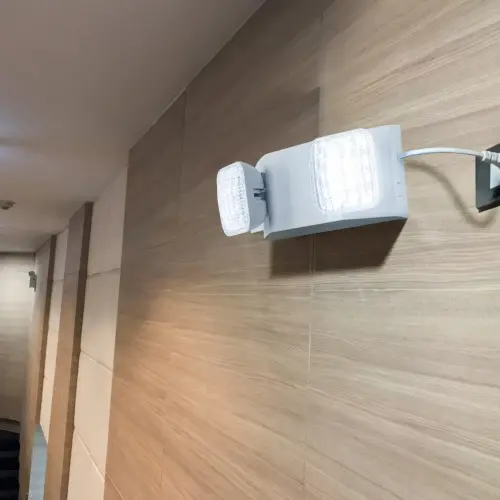 us YJZSD12J0000UK9KOV7 original img v1 emergency lights m100 1.12.webp