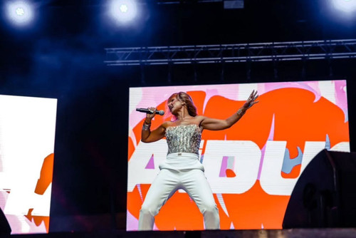 Haiducii si esibisce sul palco