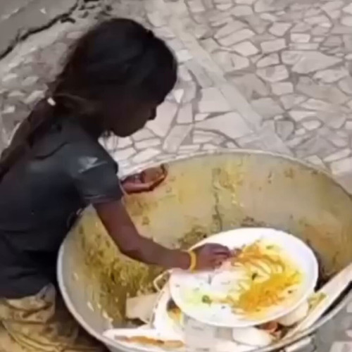 YG6r MpxGDEwA 0n.jpg