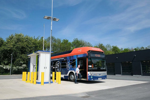 G eQYYzXoAA73fJ?format=jpg.jpg