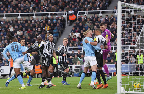 Gol Antoine Semenyo yang dianulir VAR Getty Images.jpg