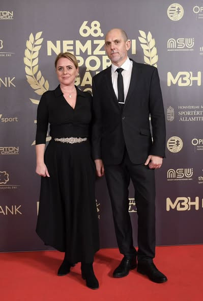 615799273 1496310712386139 4669380463170738030 n.jpg?stp=cp6 dst jpg s590x590 tt6& nc cat=100&ccb=1 .jpg