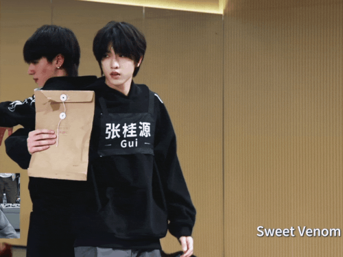 img 1768351605323776654d3ly1i99ef2073ug21400u0b2v compressed.gif