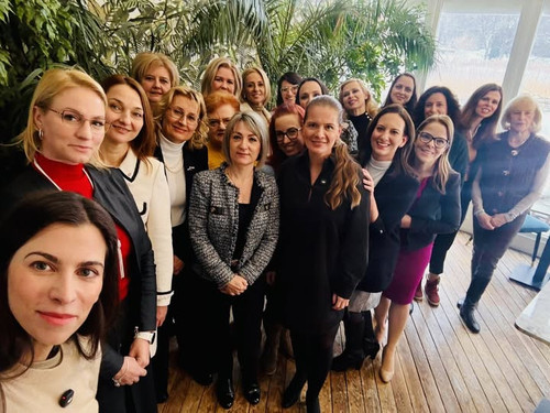 615870179 1421771149313660 2497381828227993845 n.jpg?stp=cp6 dst jpg s720x720 tt6& nc cat=109&ccb=1 .jpg