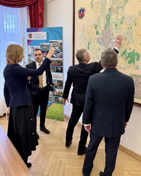 615832059 1423840029189527 7123985569073722314 n.jpg?stp=cp6 dst jpg s590x590 tt6& nc cat=110&ccb=1 .jpg