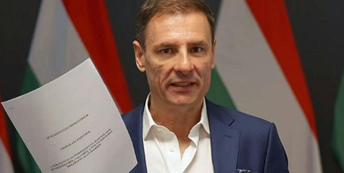 G m1vFkWEAAnWf5?format=png.png