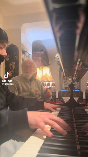 DYxPKKSf KOeYsZn.jpg