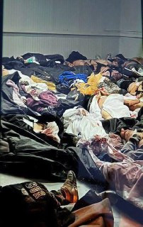 تُظهر صور صادمة عشرات الجثث مكدسة داخل مشرحة في طهران نتيجة حملة قمع الاحتجاجات في إيران...