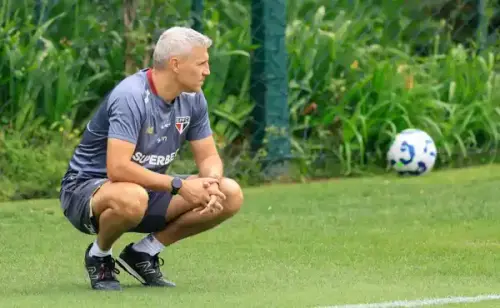 MELHOR BASE DO BRASIL; Crespo elogia talento de 16 anos, em atividade que agita os bastidores do São Paulo