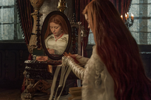 FRANKENSTEIN. Mia Goth as Elizabeth in Frankenstein. Cr. Ken Woroner/Netflix  2025.